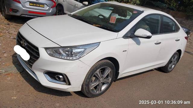 https://images10.gaadi.com/usedcar_image/4391204/original/f4fa2c46d420c323bf0f4d109577986f.jpeg?imwidth=6401