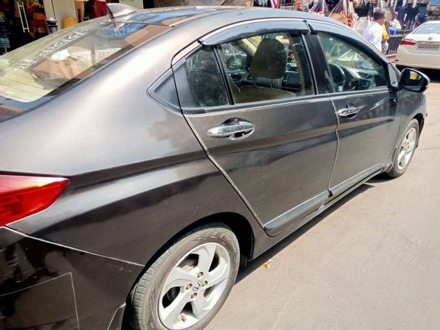 https://images10.gaadi.com/usedcar_image/4391321/original/2d3b4aa85bf08b6b9b985c3f469ce5ea.jpeg?imwidth=6402