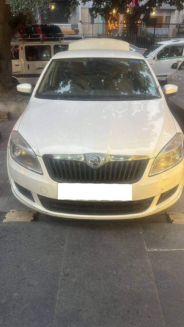 https://images10.gaadi.com/usedcar_image/4391387/original/6a5a2124cd9d5d786da93da9bebb29a4.jpg?imwidth=6400