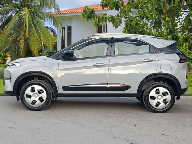 https://images10.gaadi.com/usedcar_image/4391399/original/b5e499513d60726210495058db1ddb80.jpg?imwidth=6402