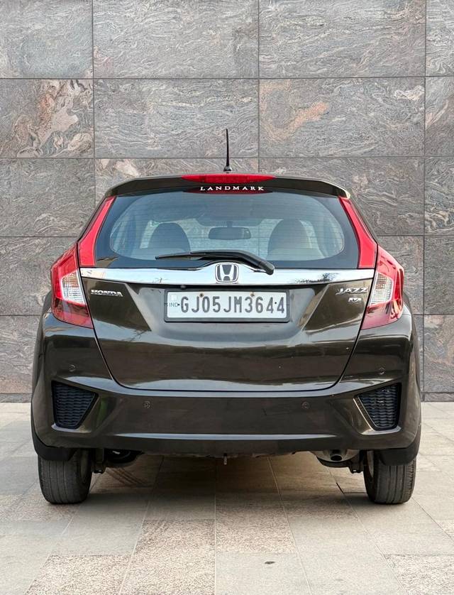 https://images10.gaadi.com/usedcar_image/4391447/original/a0cfbead4e83bf350fbedb177978b1ae.jpg?imwidth=6402