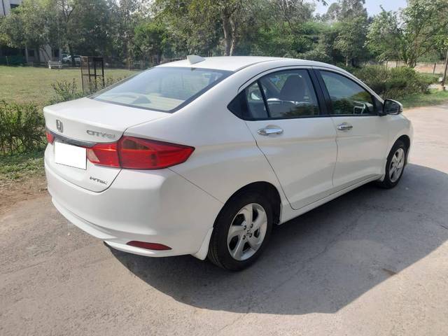 https://images10.gaadi.com/usedcar_image/4391487/original/processed_a8613733aac837e4db0de1df7277c79d.jpg?imwidth=6402