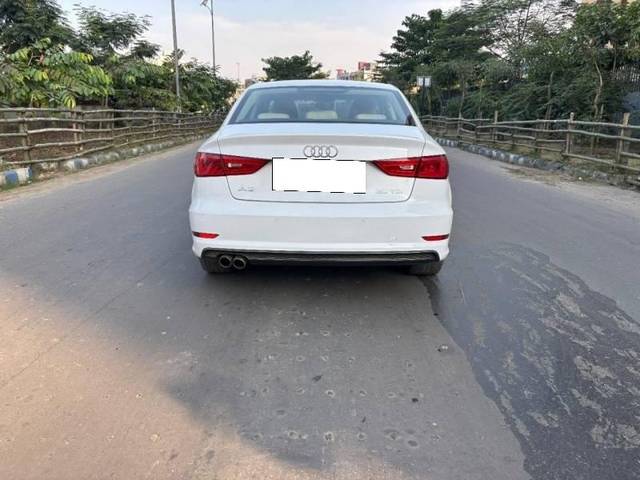 https://images10.gaadi.com/usedcar_image/4391582/original/processed_cc86a72350ce06cb99ca45ccb322652b.jpg?imwidth=6401