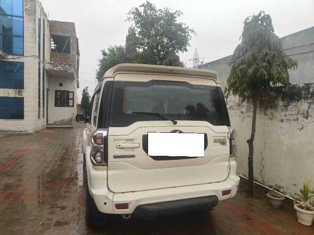 https://images10.gaadi.com/usedcar_image/4391639/original/dc4357bd234af6251896aa6d11912876.jpg?imwidth=6401