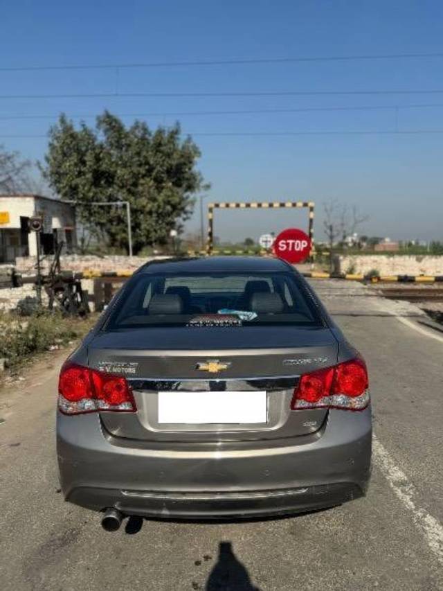 https://images10.gaadi.com/usedcar_image/4391711/original/processed_f7011300-37ae-4e80-b78a-c57abd404f42.jpeg?imwidth=6400