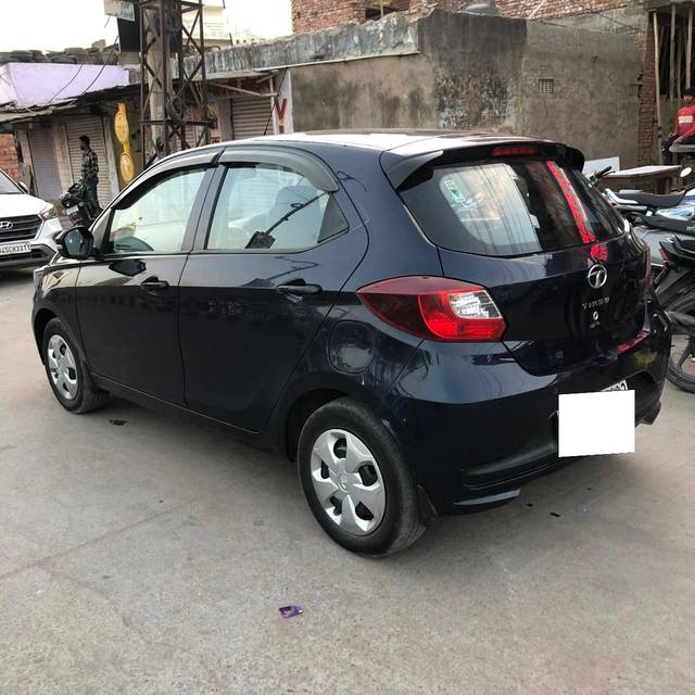 https://images10.gaadi.com/usedcar_image/4391778/original/processed_be98786c79cf6dc0703a9d084fe385da.jpg?imwidth=6402