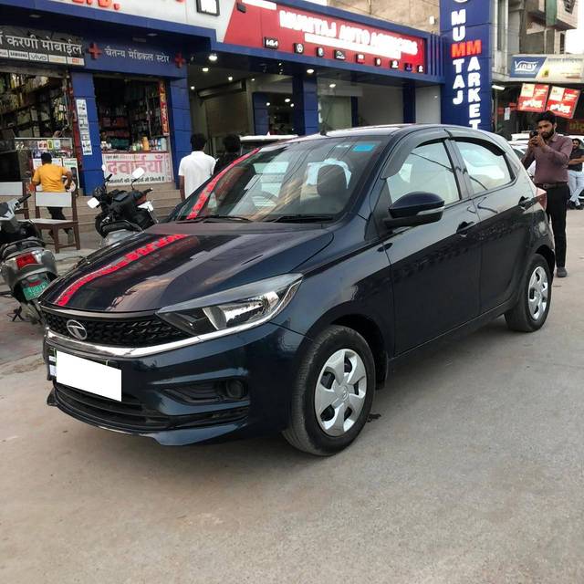 https://images10.gaadi.com/usedcar_image/4391778/original/processed_c9a7ef147ee717e56be764c9c024dad5.jpg?imwidth=6400