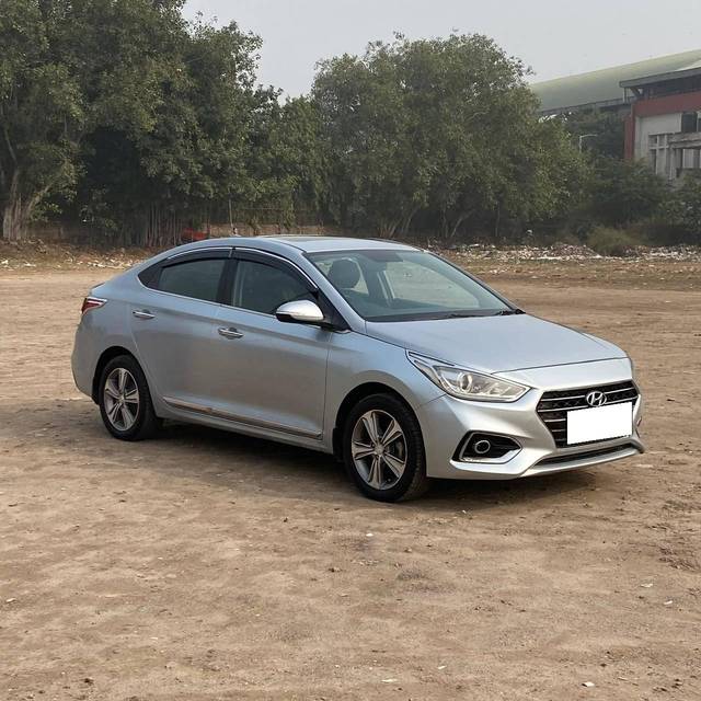 https://images10.gaadi.com/usedcar_image/4391823/original/processed_81e32b807176039d5d1b5520bc0f922d.jpg?imwidth=6400