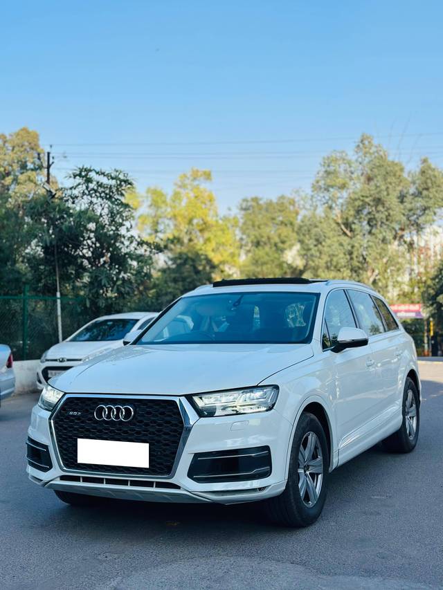 https://images10.gaadi.com/usedcar_image/4391902/original/processed_7bc9e7692431b5f57d488c657fcce19d.jpg?imwidth=6402