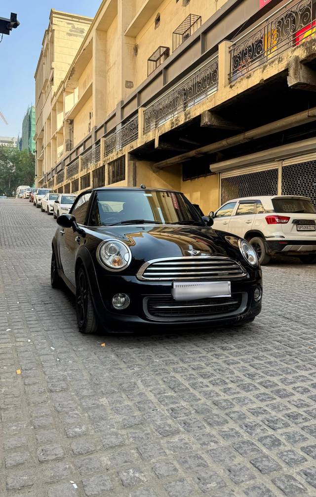 https://images10.gaadi.com/usedcar_image/4391908/original/processed_5b8191fb5ed27260589a7c8fc81fc554.jpg?imwidth=6400