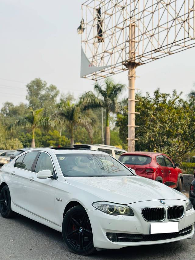 https://images10.gaadi.com/usedcar_image/4391916/original/processed_d8cd4d137f8d119b79ecd9c1f6a2525d.jpg?imwidth=6400