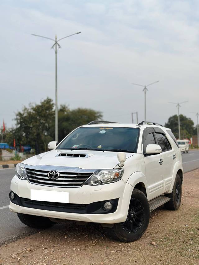 https://images10.gaadi.com/usedcar_image/4391922/original/processed_1b3a5d6888a6a4fc4b5191c211d94464.jpg?imwidth=6401