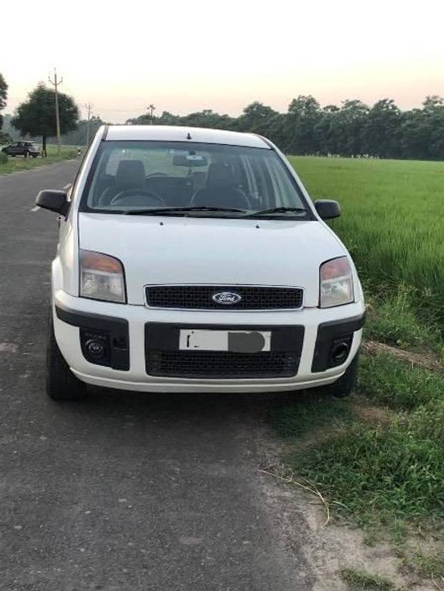 https://images10.gaadi.com/usedcar_image/4391958/original/processed_85c08e0b-f91d-4184-a943-0e2684956a7e.jpeg?imwidth=6401