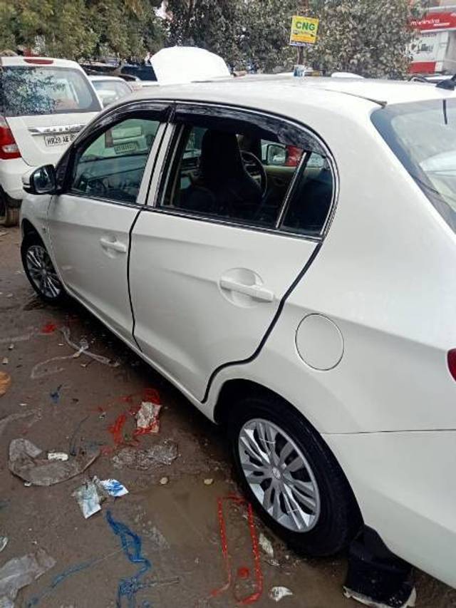 https://images10.gaadi.com/usedcar_image/4392027/original/7bfae5e8990d0f6354f74bb0a4611fda.jpg?imwidth=6402