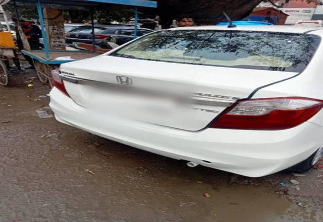 https://images10.gaadi.com/usedcar_image/4392027/original/7e622a9ef6af53051215c4337b01c661.jpg?imwidth=6401