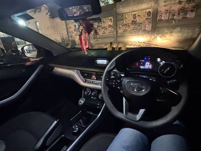 https://images10.gaadi.com/usedcar_image/4392076/original/b7e5e6641f8e04e15e937210b5d47e89.jpg?imwidth=6401