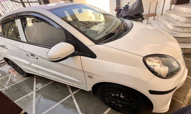 https://images10.gaadi.com/usedcar_image/4392131/original/676e968397d65218a351128ea4d1c4e9.jpeg?imwidth=6401