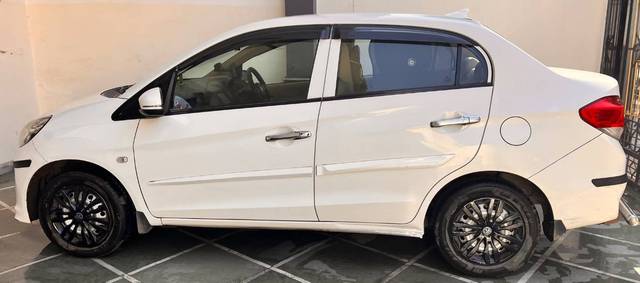 https://images10.gaadi.com/usedcar_image/4392131/original/9f736dcffbe1b7af52ea74987ba01066.jpeg?imwidth=6402
