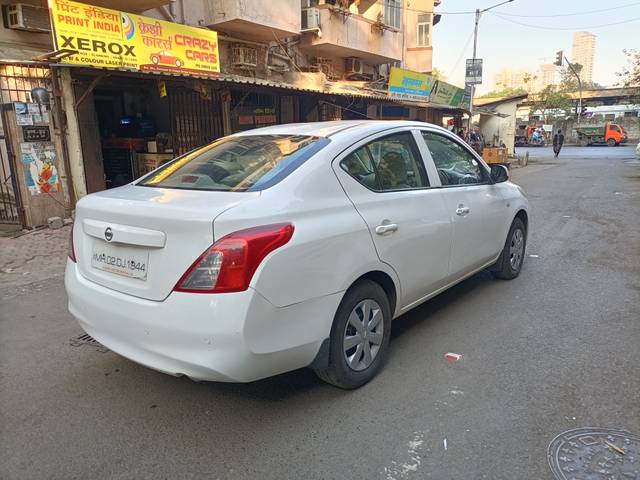 https://images10.gaadi.com/usedcar_image/4392168/original/24a4d7576e96955bbae454a7ef3b2558.jpg?imwidth=6402