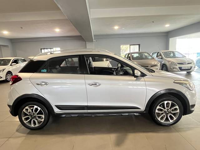 https://images10.gaadi.com/usedcar_image/4392214/original/338afe21beca5388f556a1c1c8e7dcac.jpg?imwidth=6402