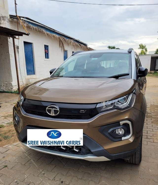 https://images10.gaadi.com/usedcar_image/4392259/original/54337e78b429335182358097b4d1221c.jpeg?imwidth=6401