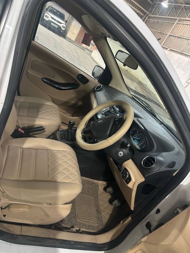 https://images10.gaadi.com/usedcar_image/4392288/original/9819bd13778d64c5dd65fea7f67718db.jpg?imwidth=6402