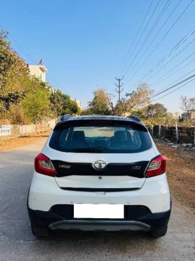 https://images10.gaadi.com/usedcar_image/4392361/original/processed_26a7244e-d829-4352-9e30-7b8c4ce46159.jpeg?imwidth=6401