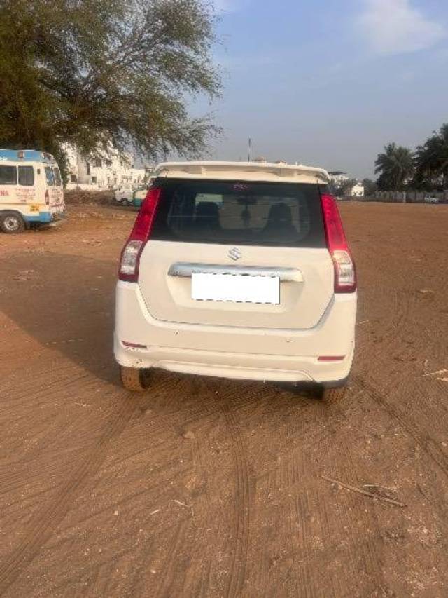 https://images10.gaadi.com/usedcar_image/4392406/original/processed_d3e62122-5410-4520-b596-9f5dda114a15.jpeg?imwidth=6402