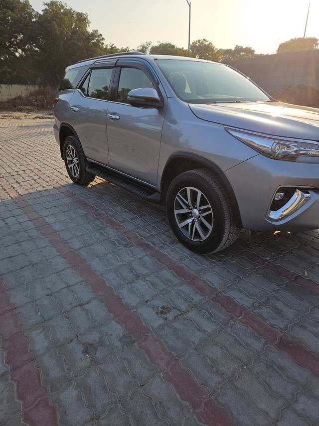 https://images10.gaadi.com/usedcar_image/4392409/original/30b693575b84ad77b8068e3c91994ba0.jpg?imwidth=6400