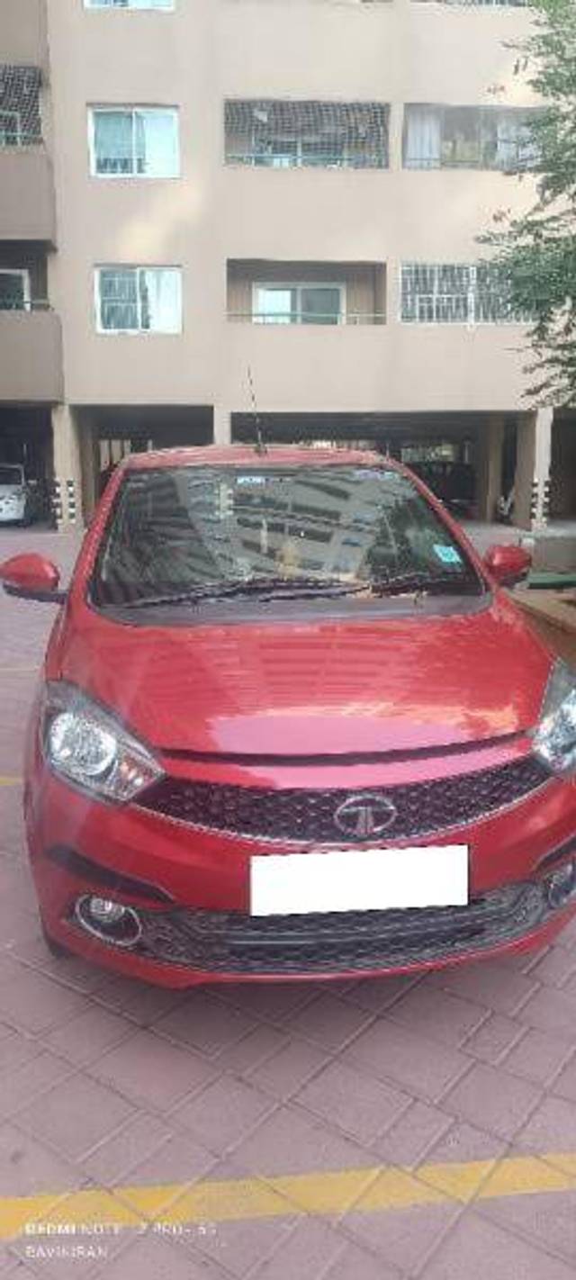 https://images10.gaadi.com/usedcar_image/4392426/original/fcdc4bb7178d1f88e94ce05853d6cf10.jpg?imwidth=6401