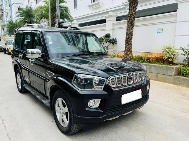 https://images10.gaadi.com/usedcar_image/4392444/original/processed_dcd104c794dec73b89128d7058903cbe.jpg?imwidth=6400