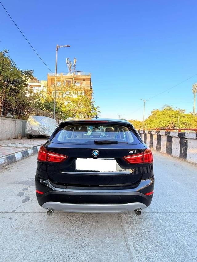 https://images10.gaadi.com/usedcar_image/4392459/original/processed_d18e667d81992f0ea06a4db98eee577f.jpg?imwidth=6402