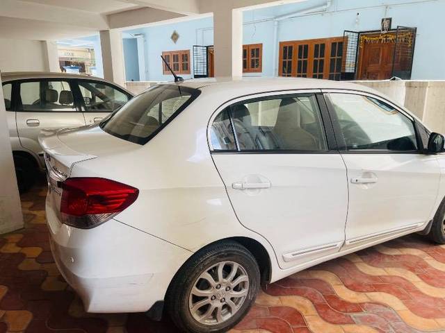 https://images10.gaadi.com/usedcar_image/4392499/original/b351066403b9b57632b015a453199939.jpeg?imwidth=6401