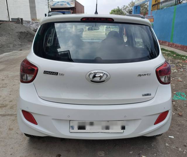 https://images10.gaadi.com/usedcar_image/4392539/original/processed_34b44c975cc020b395d85547119fab87.jpg?imwidth=6402