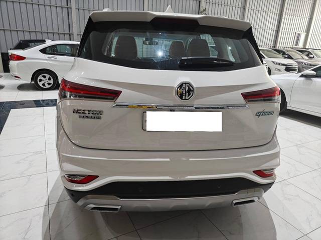 https://images10.gaadi.com/usedcar_image/4392549/original/processed_e8c5446633018fc989fea71d5fb159f7.jpg?imwidth=6402