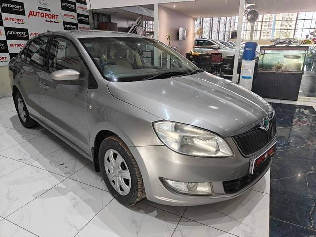 https://images10.gaadi.com/usedcar_image/4392554/original/processed_462b9109af03da2d8bd535e8ac7987ce.jpg?imwidth=6400