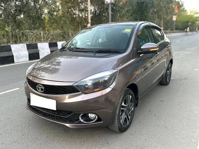 https://images10.gaadi.com/usedcar_image/4392573/original/processed_82c57026e6aa86f2124fd0707bc2d8a6.jpeg?imwidth=6402