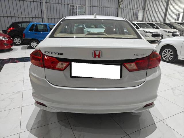 https://images10.gaadi.com/usedcar_image/4392581/original/processed_f51e7350d70ae794b4eb86cec1c274f8.jpg?imwidth=6401