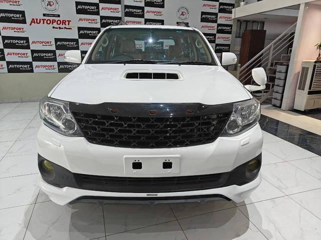 https://images10.gaadi.com/usedcar_image/4392627/original/processed_71b31ddf94e62cd863ca901146974b24.jpg?imwidth=6402