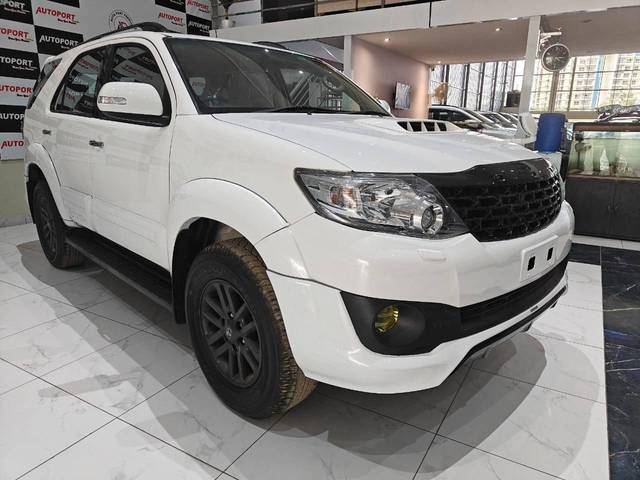 https://images10.gaadi.com/usedcar_image/4392627/original/processed_c07606e125e8df73e71878c3b2f99d0c.jpg?imwidth=6400