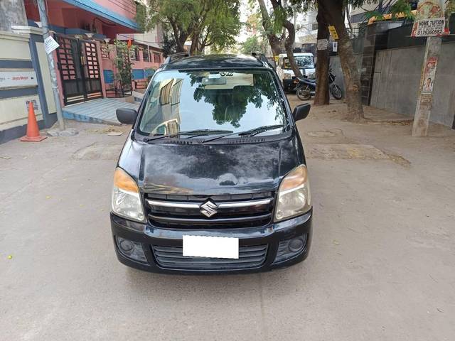 https://images10.gaadi.com/usedcar_image/4392653/original/processed_7354edb513463878fdb7518d41a2efeb.jpg?imwidth=6400