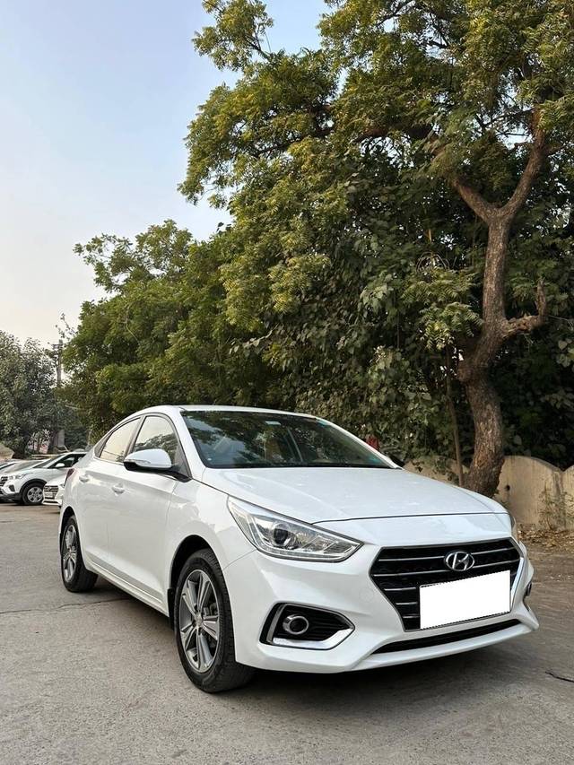 https://images10.gaadi.com/usedcar_image/4392667/original/processed_f774909e-26d9-4532-8257-ce7a854dbc77.jpg?imwidth=6400