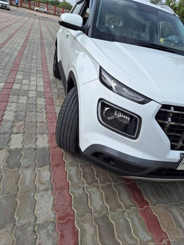 https://images10.gaadi.com/usedcar_image/4392764/original/processed_6f187f0fbb5cfb020ceec76238a067bf.jpg?imwidth=6400