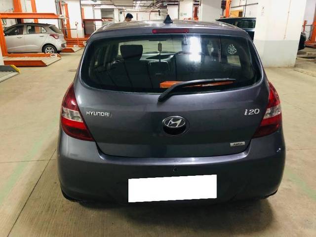 https://images10.gaadi.com/usedcar_image/4392773/original/d817134dca9a479a6d42ca7fa6e6d3ec.jpeg?imwidth=6402