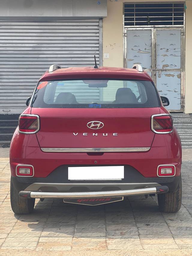 https://images10.gaadi.com/usedcar_image/4392781/original/processed_893f32512e3ab4fba2f25f376127795d.jpg?imwidth=6402