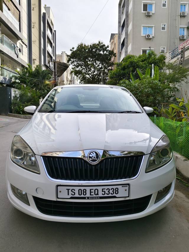 https://images10.gaadi.com/usedcar_image/4392799/original/3b92baa7a4d07dafdef99b59661a7acb.jpg?imwidth=6400