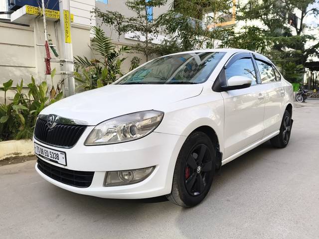 https://images10.gaadi.com/usedcar_image/4392799/original/788df04259fff9104c3c1f0593ed110c.jpg?imwidth=6402