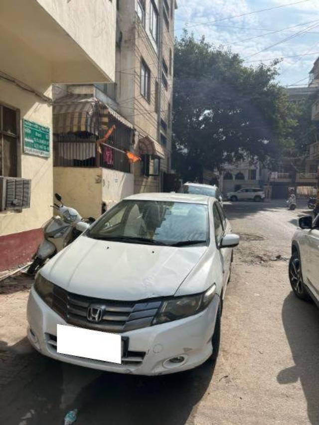 https://images10.gaadi.com/usedcar_image/4392824/original/1c514b3a91948617b87025624ece6353.jpg?imwidth=6402