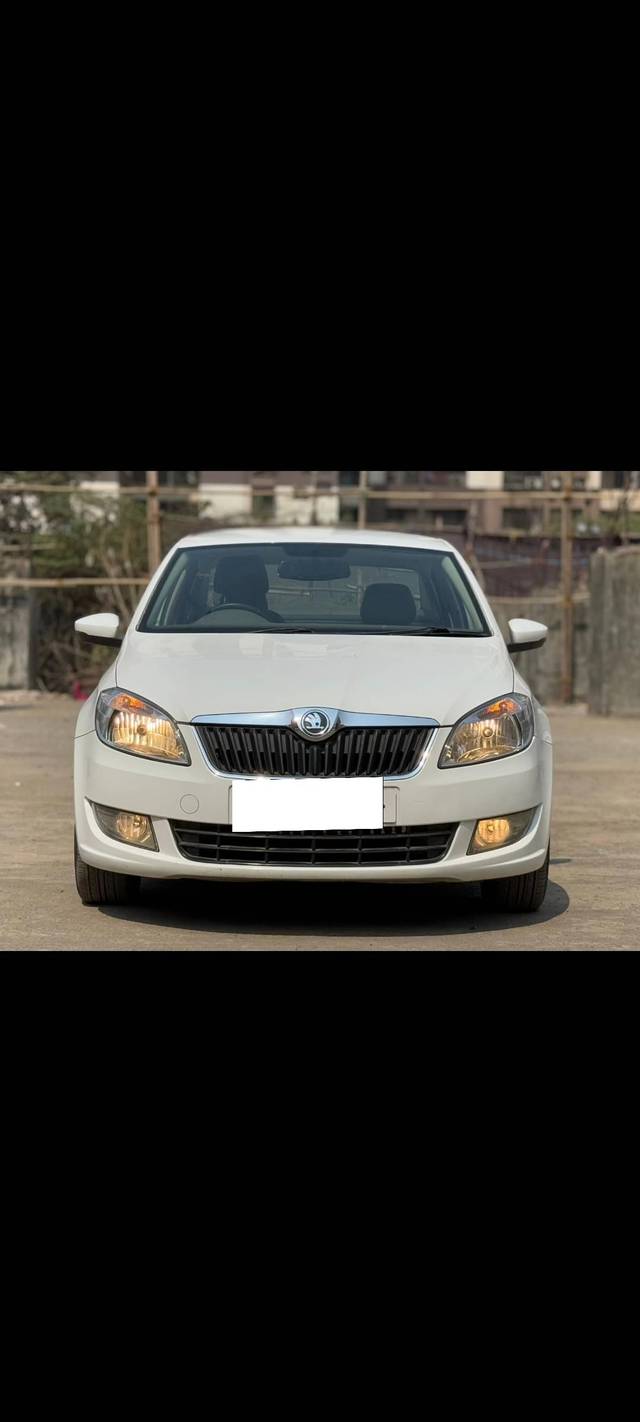 https://images10.gaadi.com/usedcar_image/4392952/original/processed_52104a52381de6305c2c231a7f790eb9.jpg?imwidth=6400