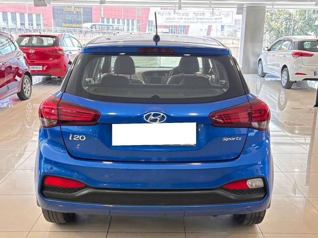 https://images10.gaadi.com/usedcar_image/4392966/original/processed_5dea91610099557425e788463f09acff.jpg?imwidth=6402